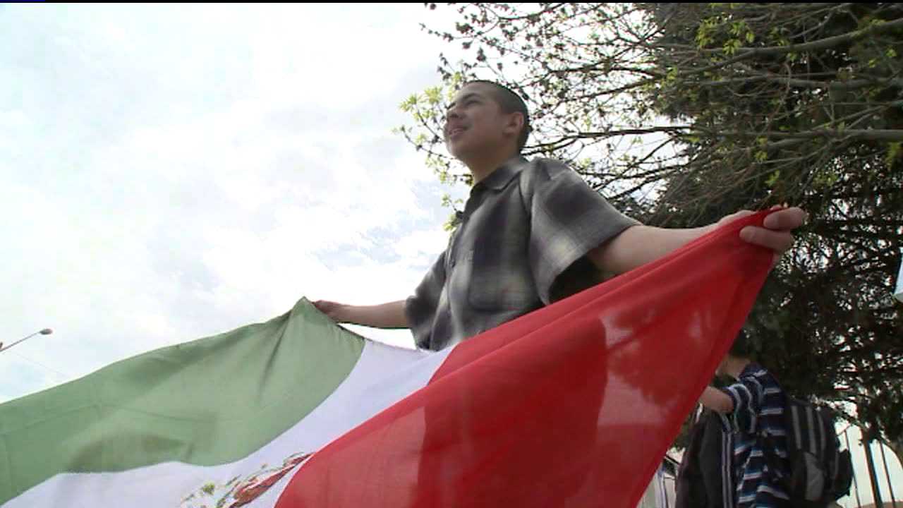 Cinco de Mayo flag waving on Federal Blvd. in Denver. May 6, 2011