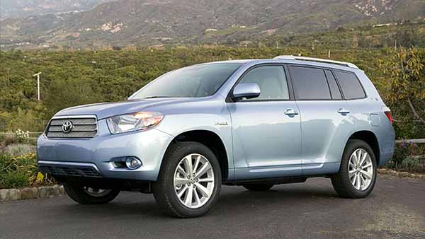 Toyota announced two recalls on Sept. 4, 2013, to fix problems with some of its Highlander Hybrid SUVs and Lexus IS 350 models. (Photo: Toyota)