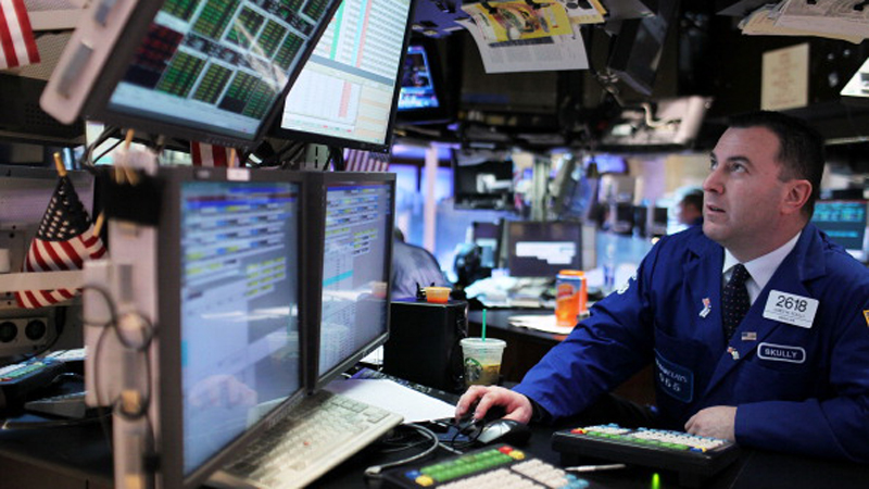 A trader on the floor of the New York Stock Exchange. (Photo: Spencer Platt/Getty Images)