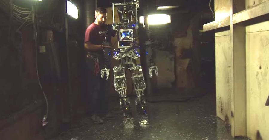 Navy unveils firefighting robot