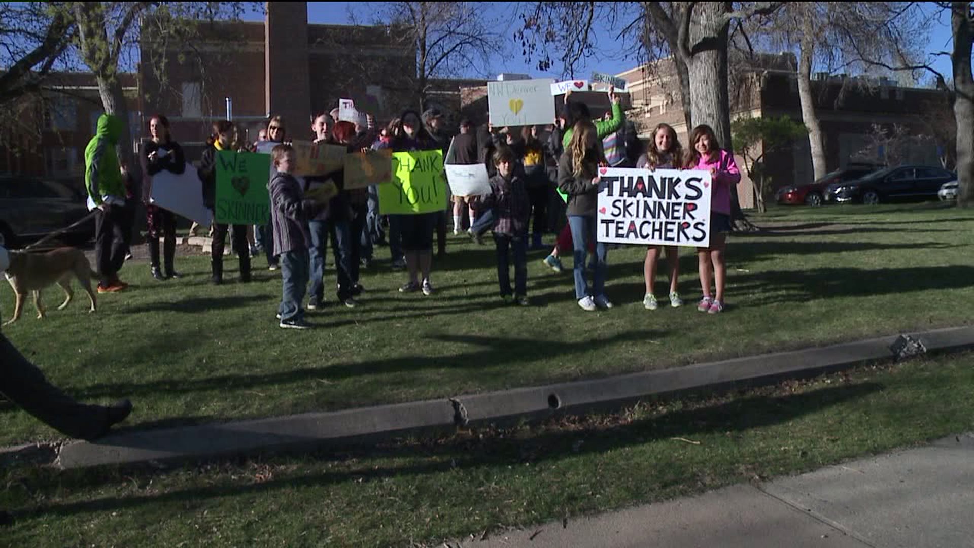 Students, parents thank Skinner Middle School teachers