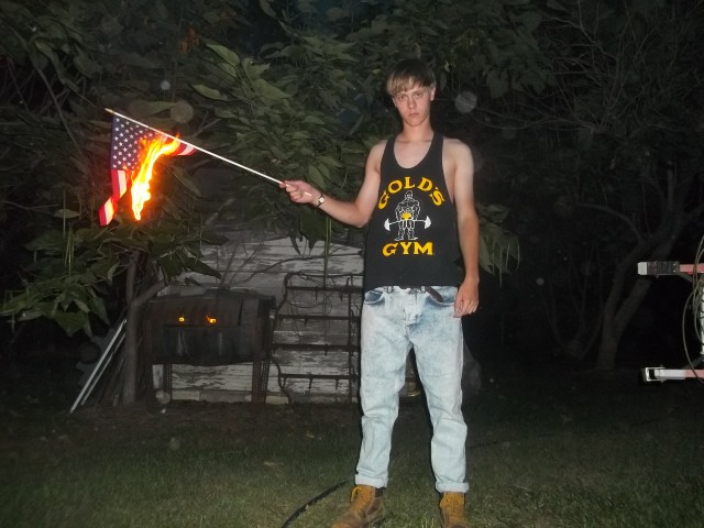 Photos of Dylan Roof, found with racist manifesto. (Photo: Lastrhodesian.com )