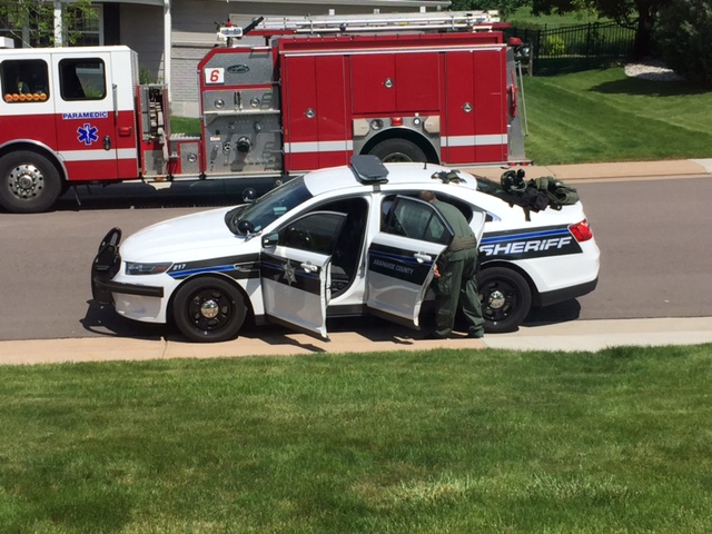 Police in standoff with suspect in Aurora neighborhood