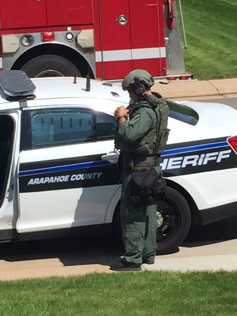 Police in standoff with suspect in Aurora neighborhood