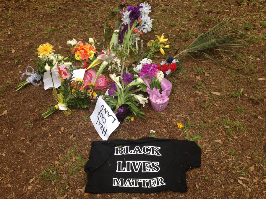 Vigil for Walter Scott at the location where he was killed. (Photo: CNN)