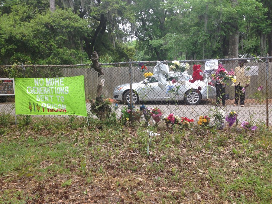 Vigil for Walter Scott at the location where he was killed. (Photo: CNN)