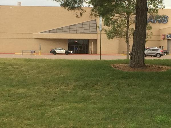 JeffCo officials investigating suspicious package at Littleton mall. (Photo: Angel Andres)