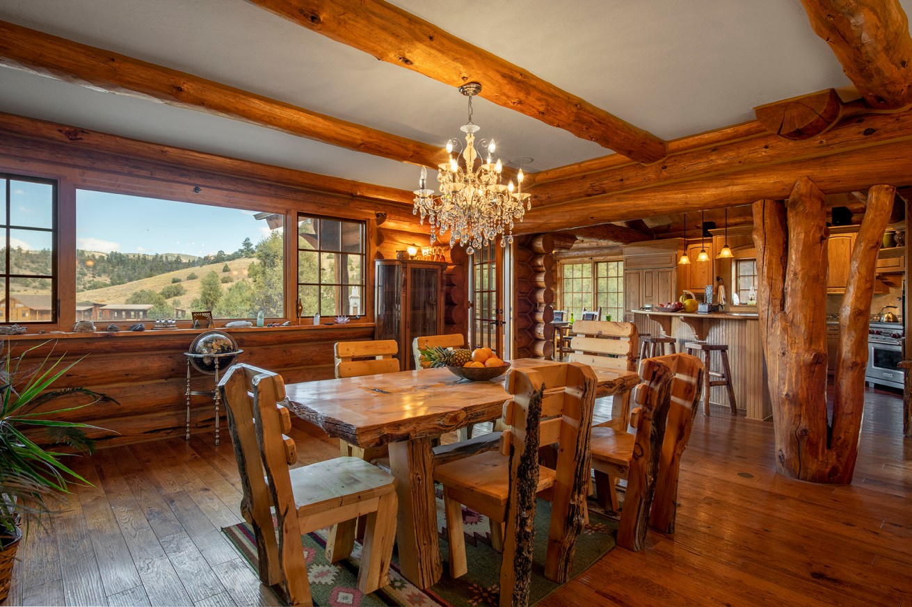 Dining area in Ponderosa Lodge