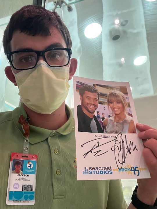 Hospital intern meets with Wilson and Ciara