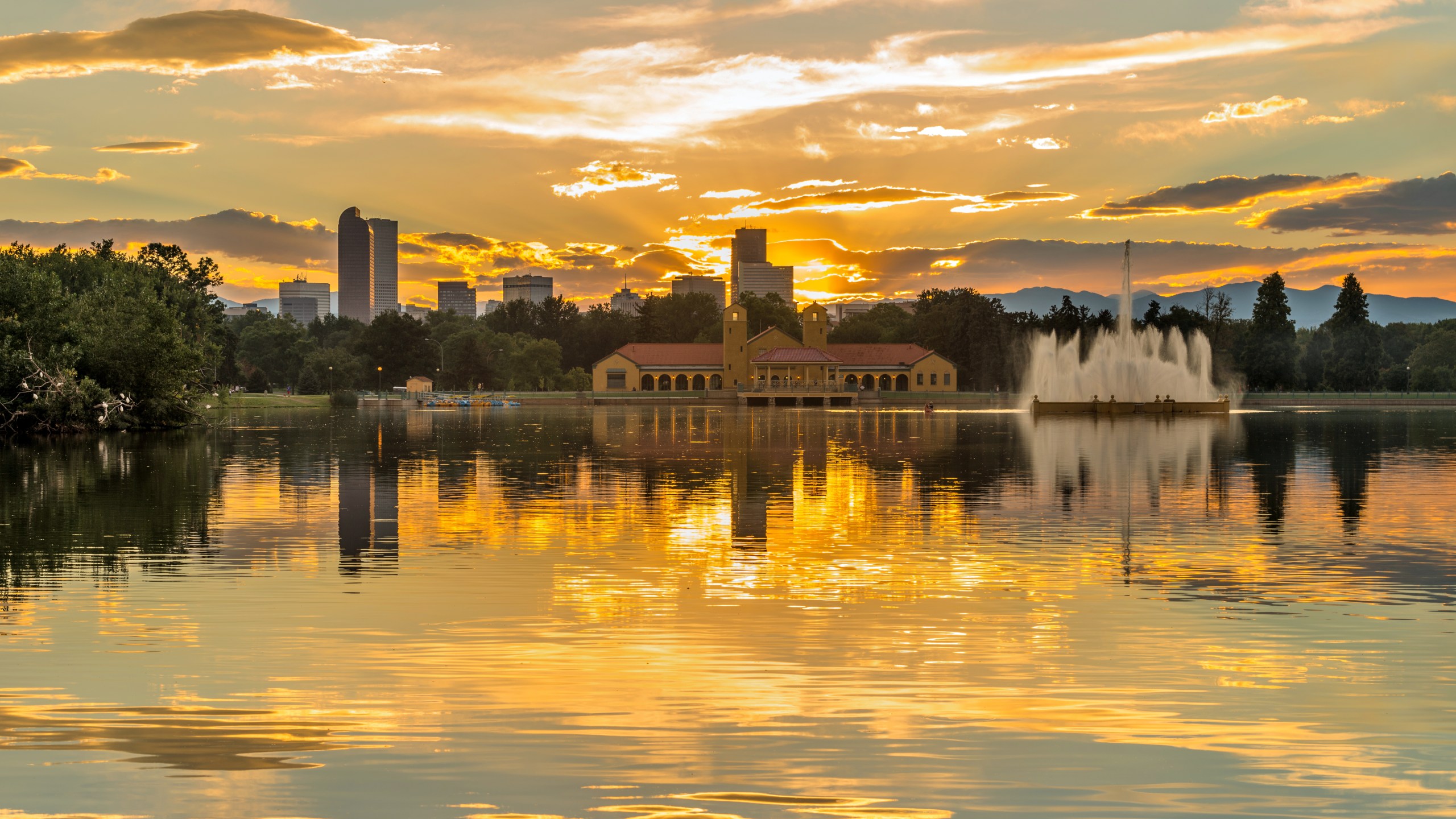 A summer sunset view of Ferril Lake in Denver City Par