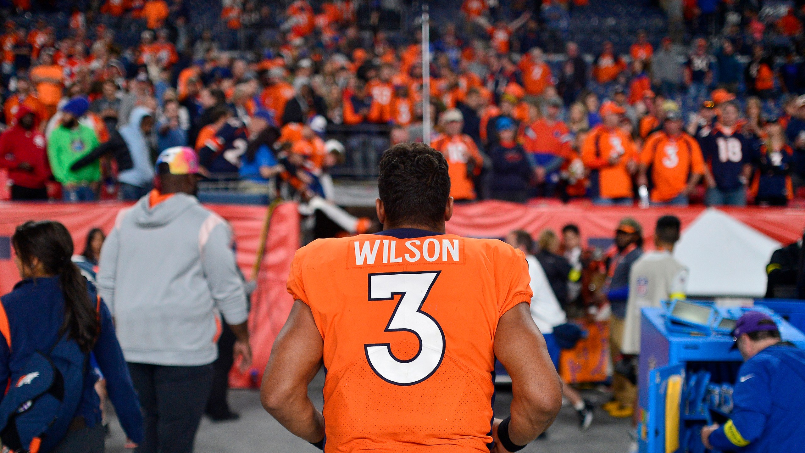 Broncos fan grow concerned about Russell Wilson