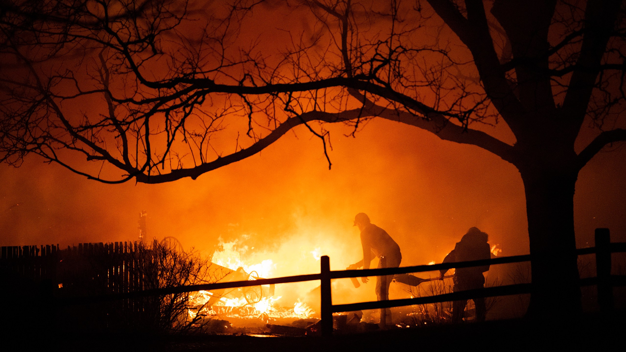 Residents fight the Marshall Fire in Louisville, Colo.