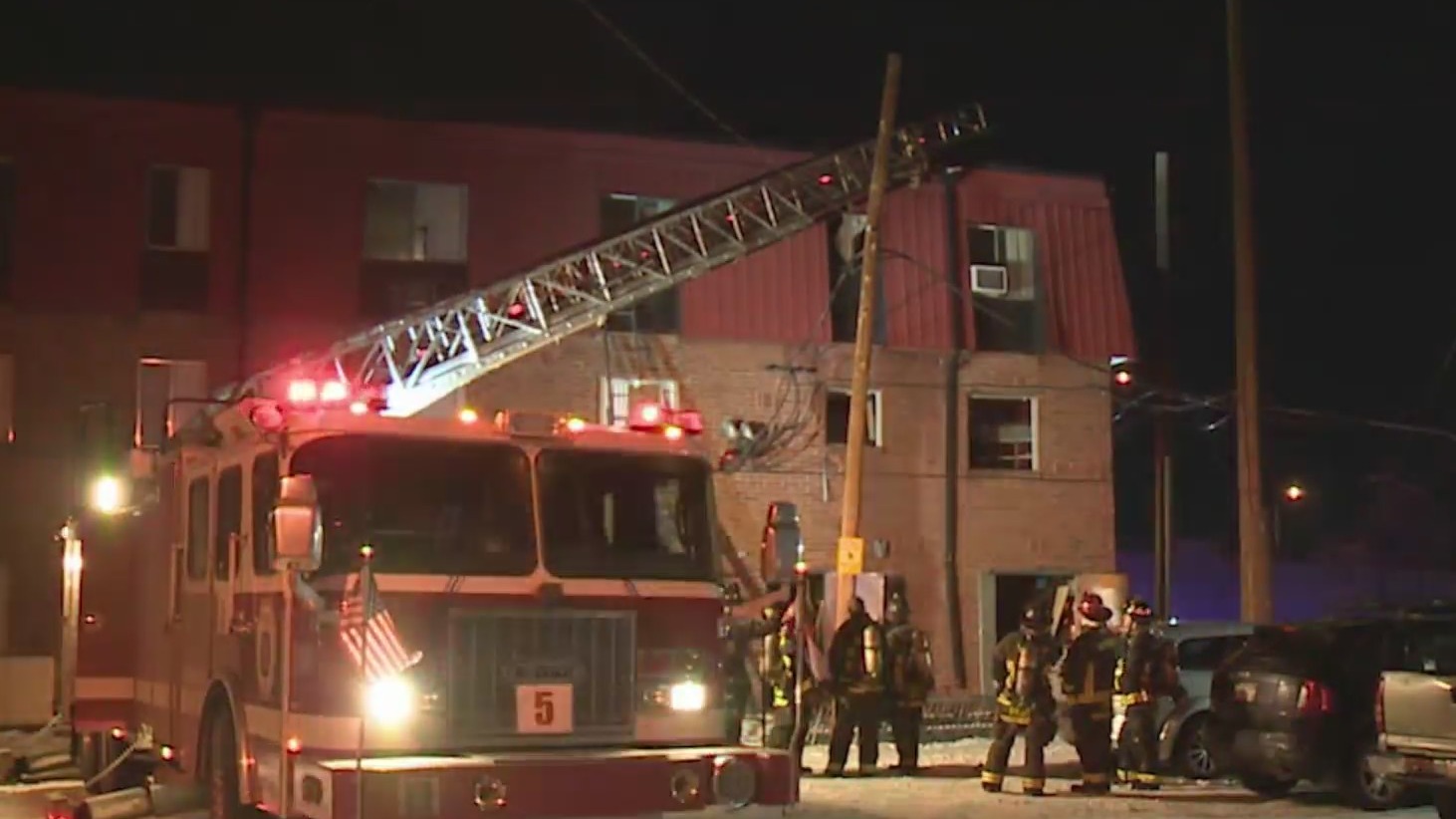 Aurora Fire Rescue responds to 60 unit apt fire