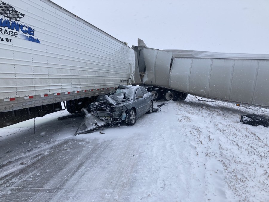 Semis and car involved in pileup on I-70 near Strasburg