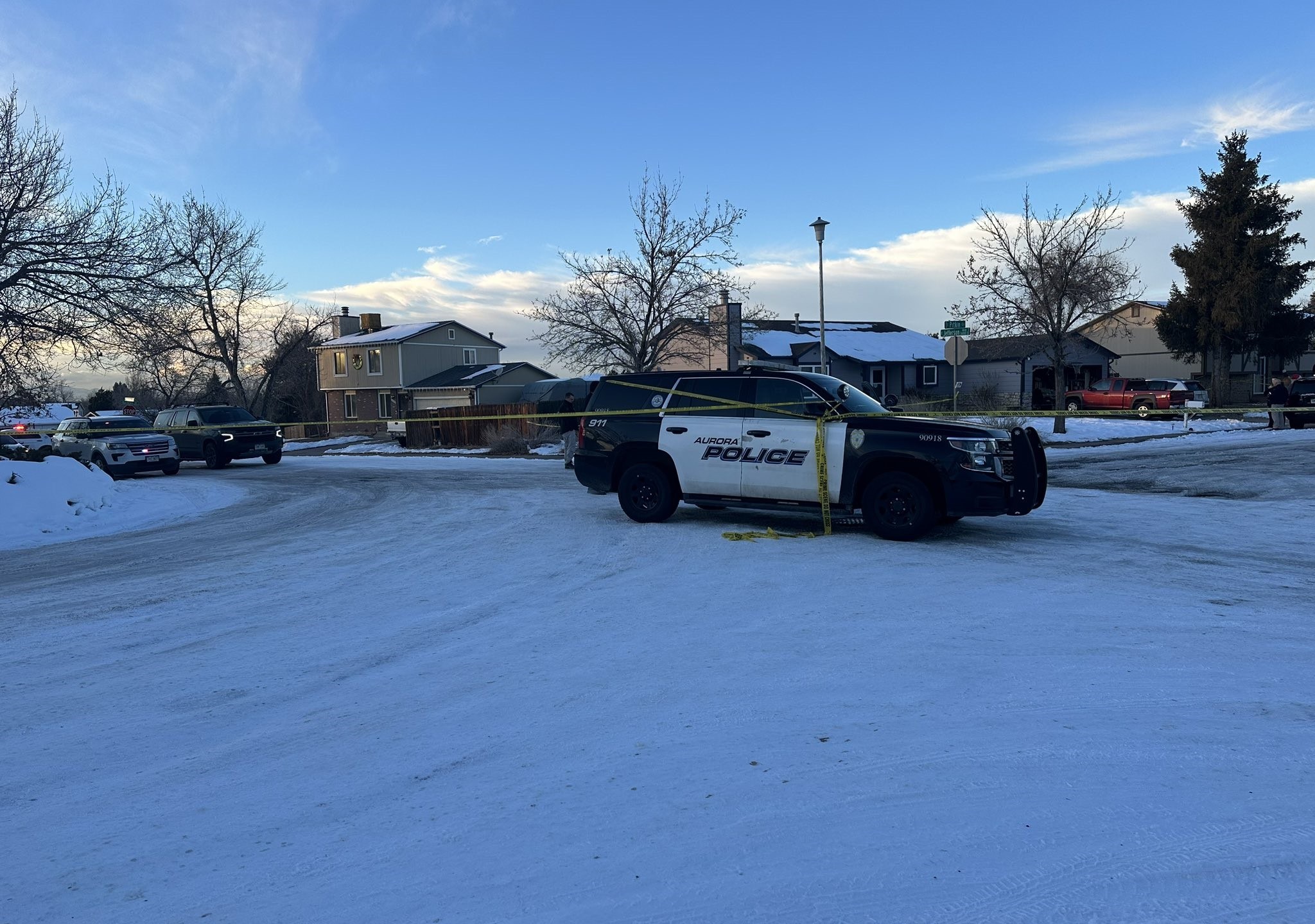 Police investigate murder-suicide in Aurora