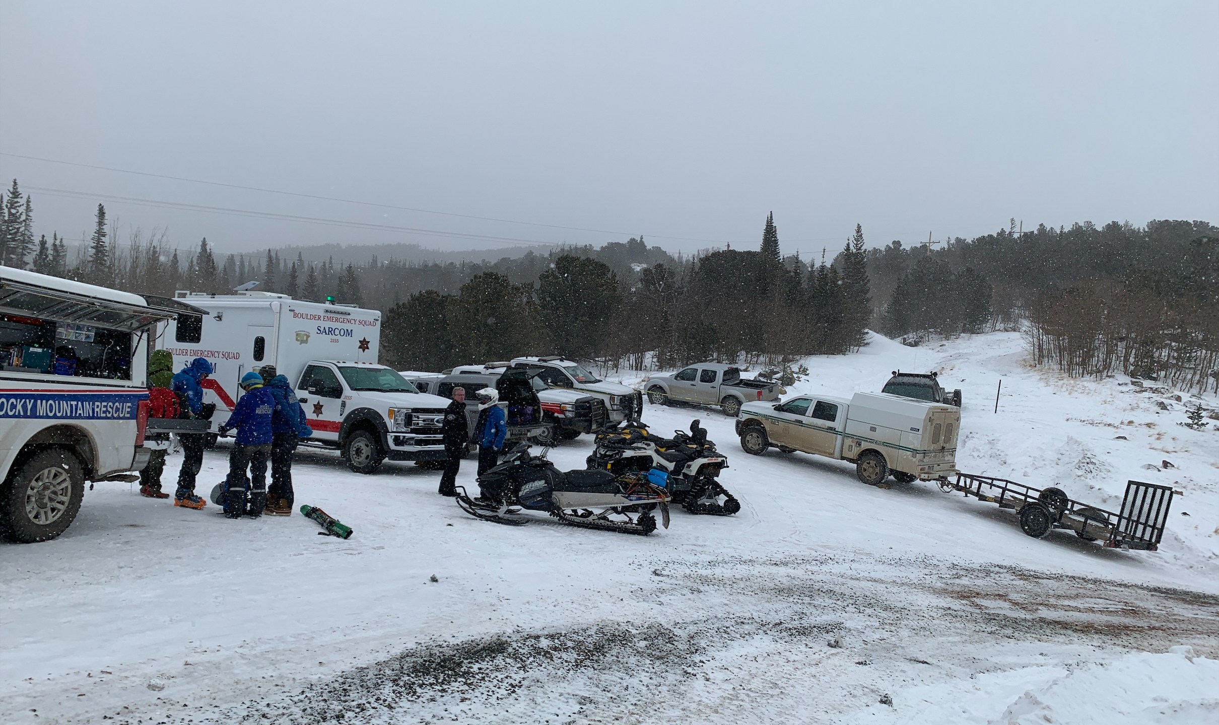 Search-for-missing-snowboarder