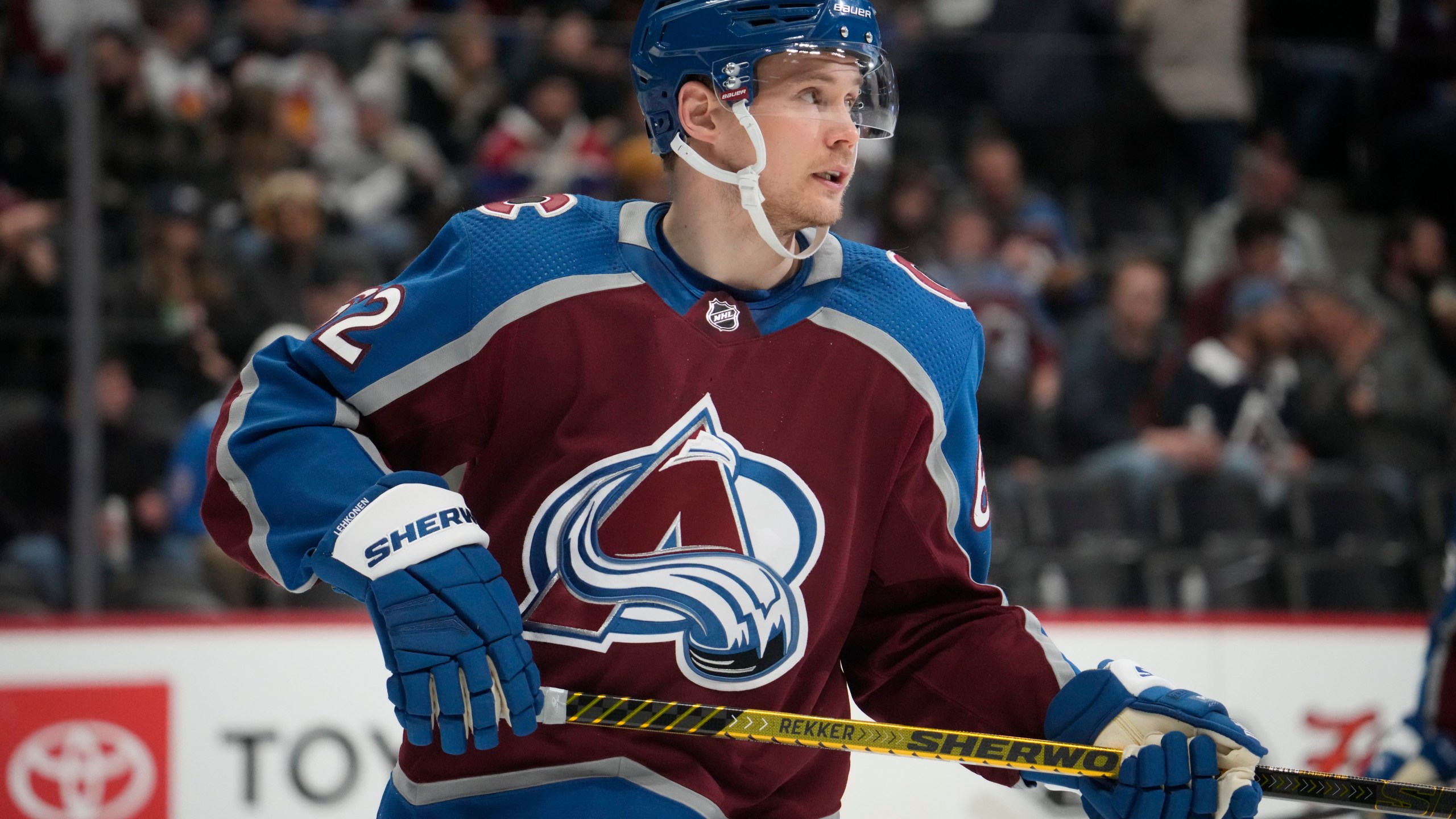 Colorado Avalanche left wing Artturi Lehkonen (62)