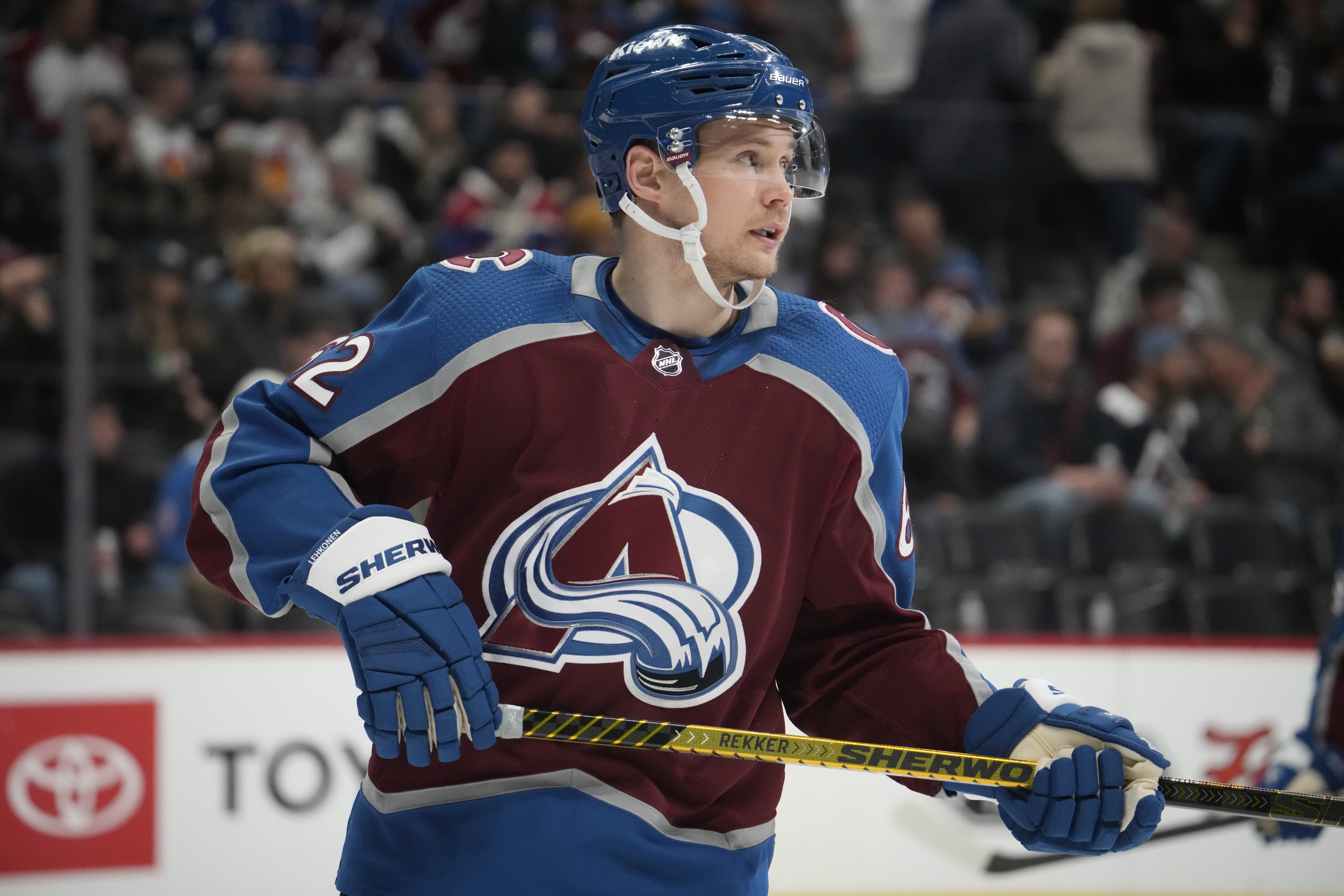 Colorado Avalanche left wing Artturi Lehkonen (62)