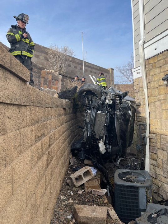 Car-crashes-into-apartment-3