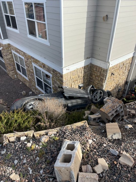 Car-crashes-into-apartment-4