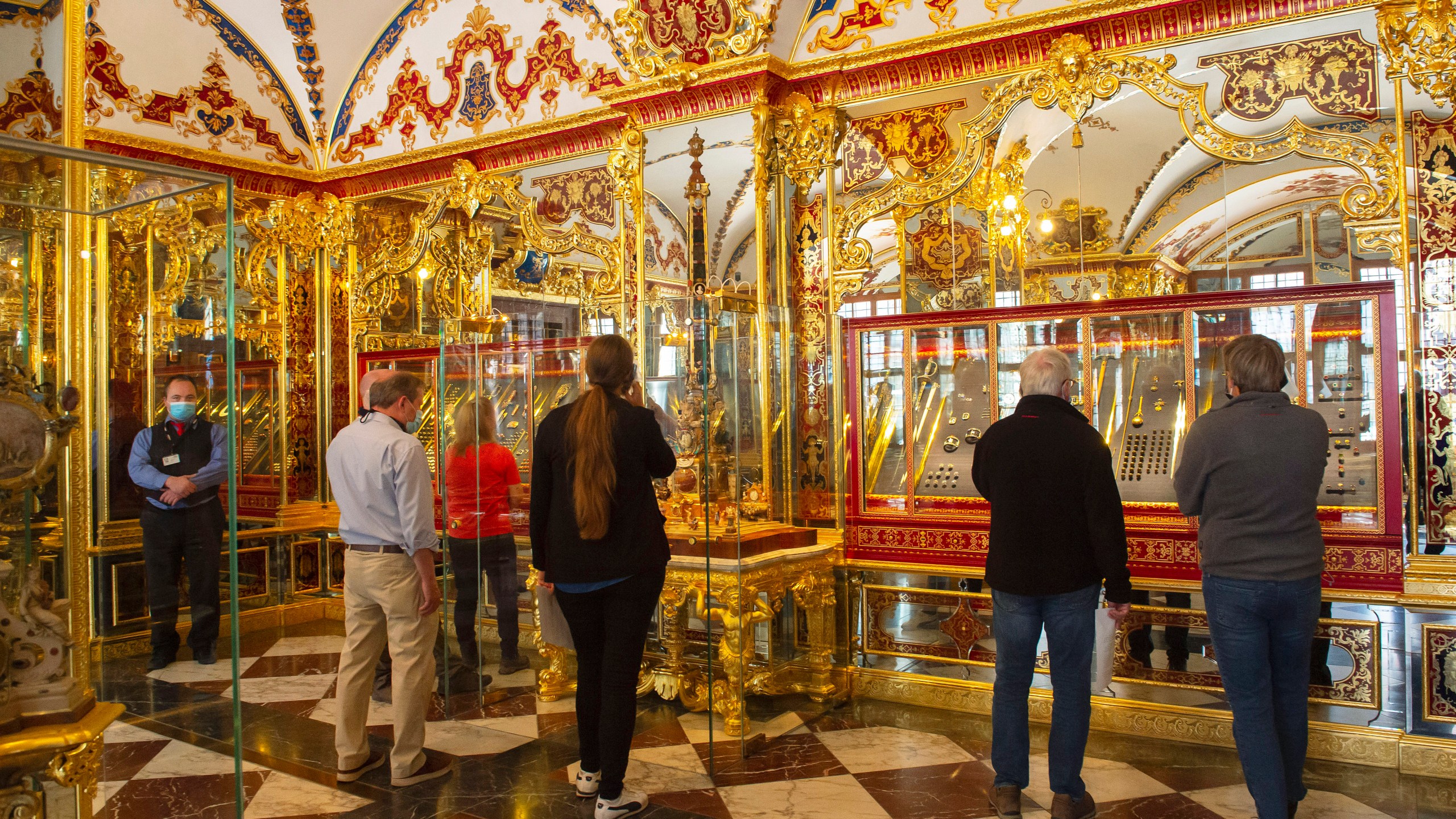 FILE - Visitors stand in the Jewel Room during the reopening of the Green Vault Museum in Dresden's Royal Palace of the Dresden State Art Collections (SKD) in Dresden, Germany, May 30, 2020. A German court on Tuesday May 16, 2023, convicted five men of particularly aggravated arson in combination with dangerous bodily injury, theft with weapons, damage to property and intentional arson in the spectacular theft of 18th-century jewels from the Dresden museum in 2019. (AP Photo/Jens Meyer, file)